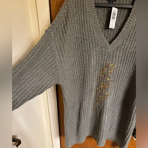 NWT Torrid size 1 (1X 14-16) gray sweater with bead lightning bolt detail - Picture 6 of 13